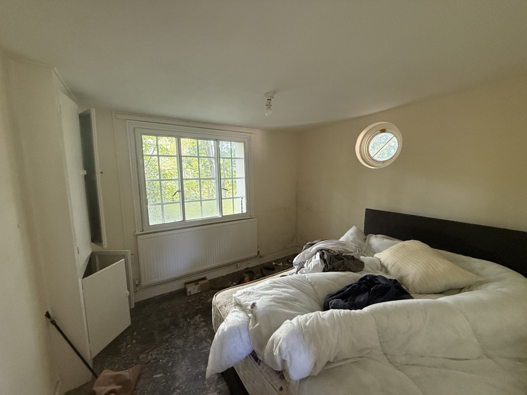 Lot: 120 - FORMER TOLL HOUSE WITH GARDEN - Bedroom with storage